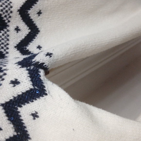 Navy and Off White Patterned Sweater Size Large - Picture 8 of 10